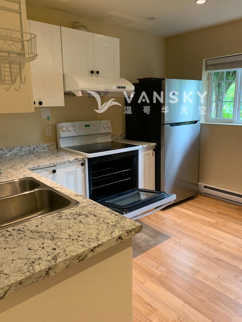 260222115818_Downstair kitchen.jpg